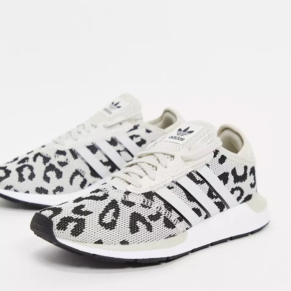 adidas Shoes - NIB Adidas Originals Swift Run. Size 7